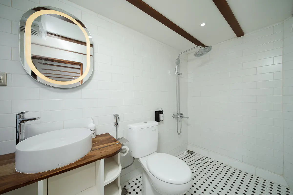 Master Jacuzzi Suite - Image 1